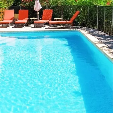 Bed & Breakfast Escandorgue 3*
